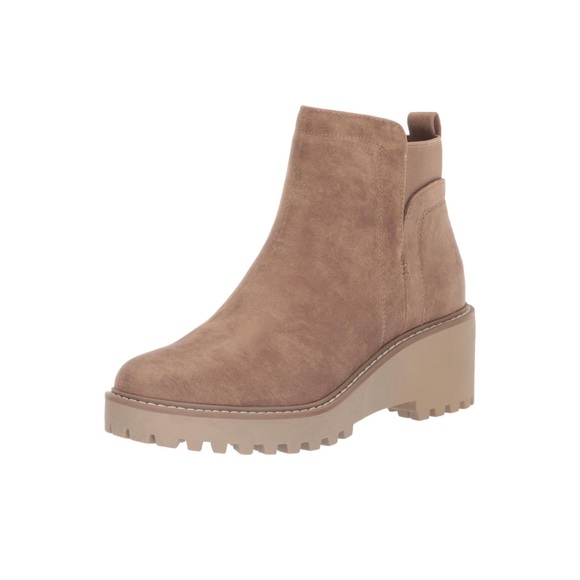 Chelsea boots Rancher by Dolce Vita size 9, *WILL NOT COME W/ BOX. 2 AVAILABLE - Picture 1 of 14